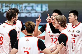 男子团体佩剑金牌赛 中国击剑队33-45不敌韩国队获得银牌